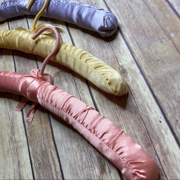3 Vintage Soft Cushioned Satin Hangers 60s 70s Vintage Pink Purple Yellow Retro - Picture 2 of 8